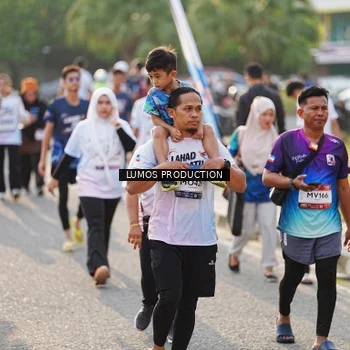 Runner Photo 7943111