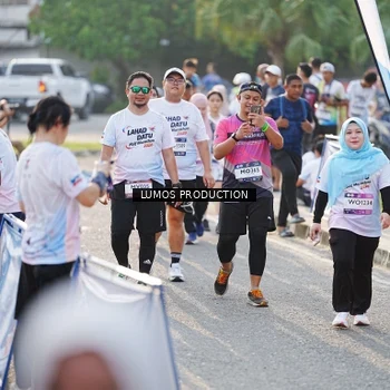 Runner Photo 7943175