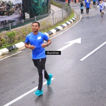 Runner Photo 7943285