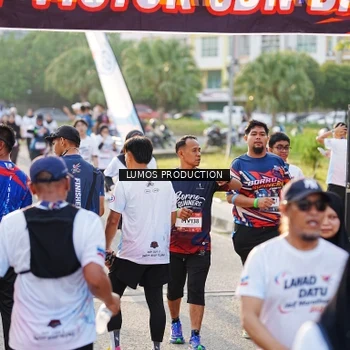 Runner Photo 7943305