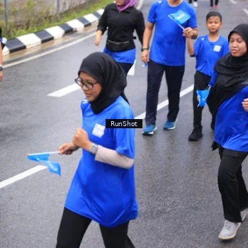 Runner Photo 7943416