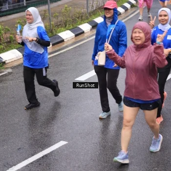 Runner Photo 7943442