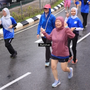 Runner Photo 7943444