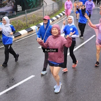 Runner Photo 7943448