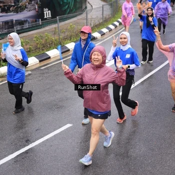 Runner Photo 7943453
