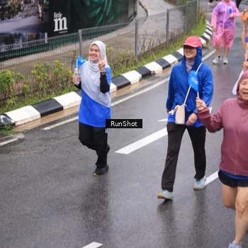 Runner Photo 7943463