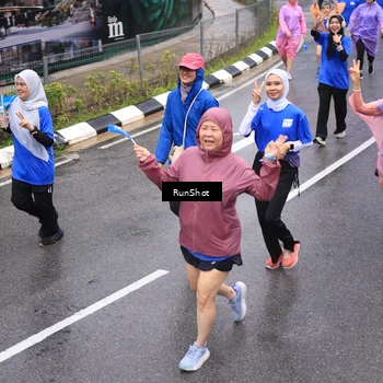 Runner Photo 7943465