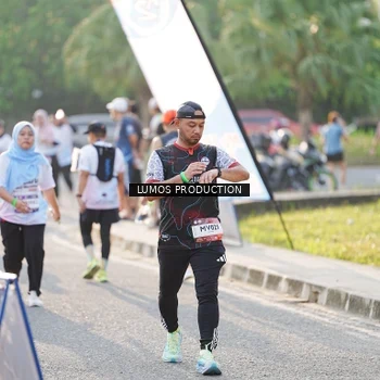 Runner Photo 7943495