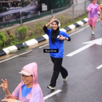 Runner Photo 7943499