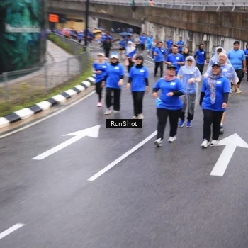 Runner Photo 7943651
