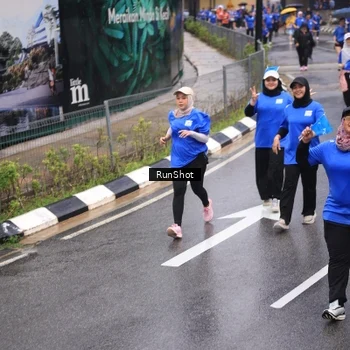 Runner Photo 7943684