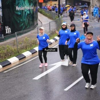 Runner Photo 7943685