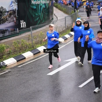 Runner Photo 7943688