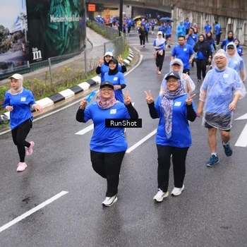 Runner Photo 7943698