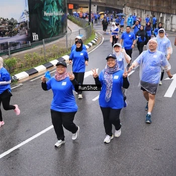 Runner Photo 7943702