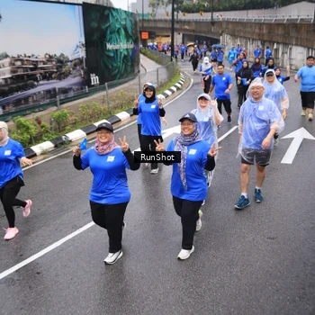 Runner Photo 7943708