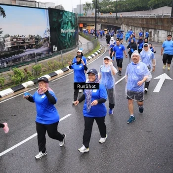 Runner Photo 7943712