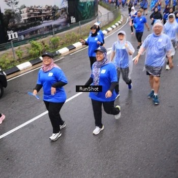 Runner Photo 7943714