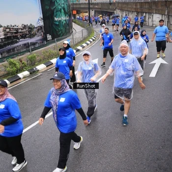 Runner Photo 7943721
