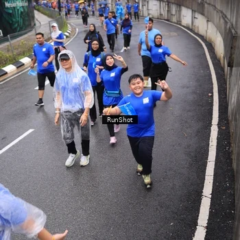 Runner Photo 7943742