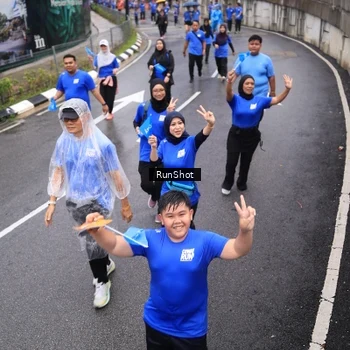 Runner Photo 7943750