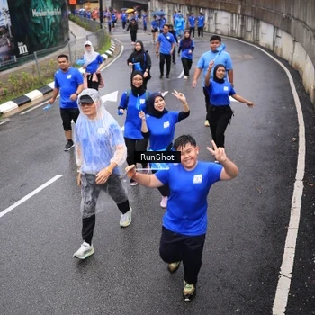 Runner Photo 7943756