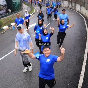 Runner Photo 7943763
