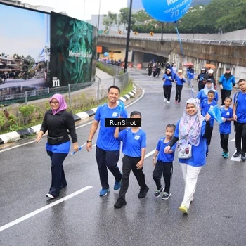 Runner Photo 7943775