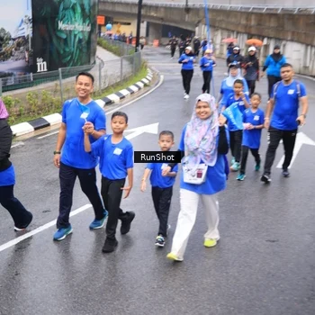 Runner Photo 7943827