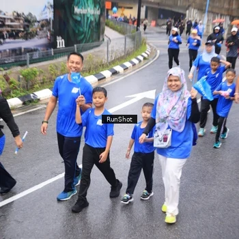 Runner Photo 7943884