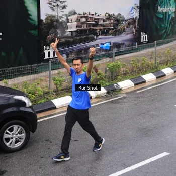 Runner Photo 7943951