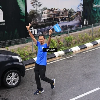Runner Photo 7943953