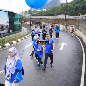 Runner Photo 7944151