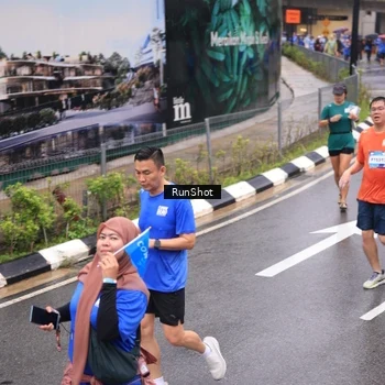 Runner Photo 7944318