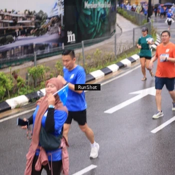 Runner Photo 7944368