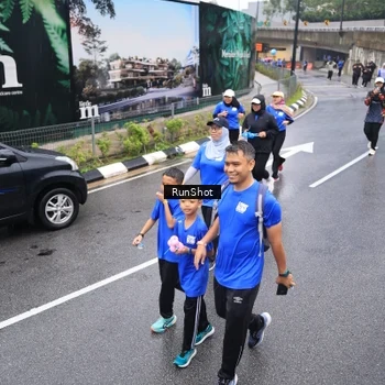 Runner Photo 7944537