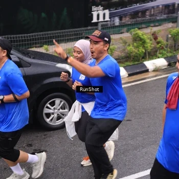 Runner Photo 7944557