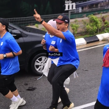 Runner Photo 7944559