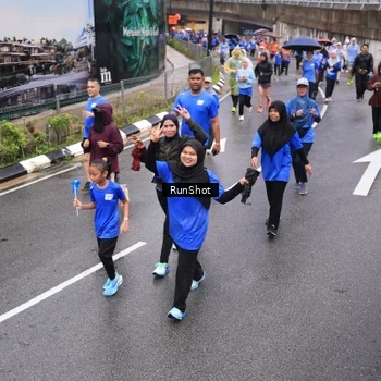 Runner Photo 7944643