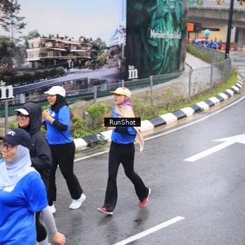 Runner Photo 7944654