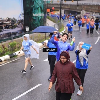 Runner Photo 7944713