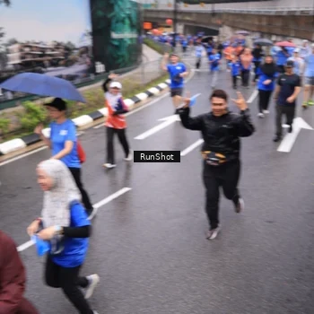 Runner Photo 7944733