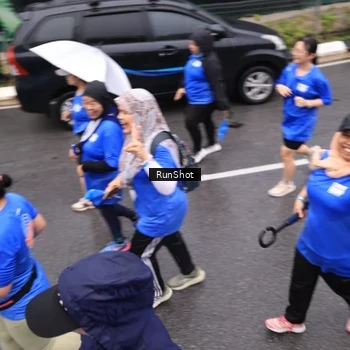 Runner Photo 7945050