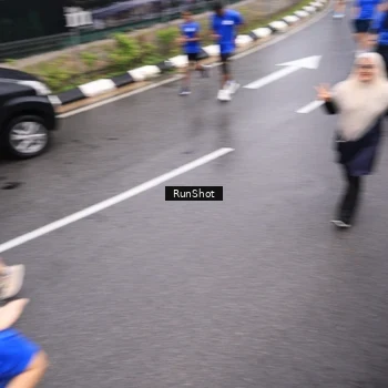 Runner Photo 7945059