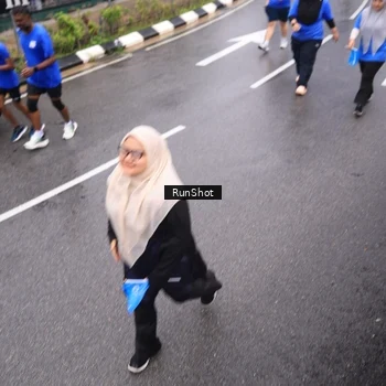 Runner Photo 7945080