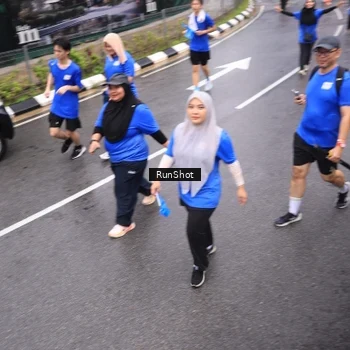 Runner Photo 7945115