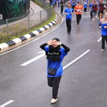 Runner Photo 7945141