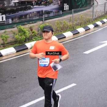Runner Photo 7945200