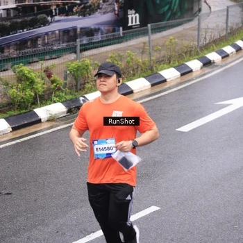 Runner Photo 7945202
