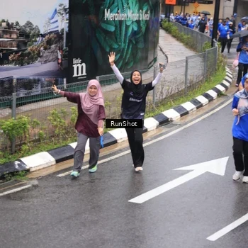 Runner Photo 7945247